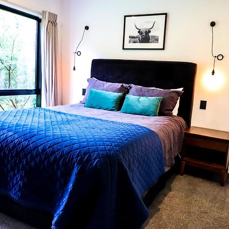 Black Barn Modern: Luxe Martinborough Escape Ngoại thất bức ảnh