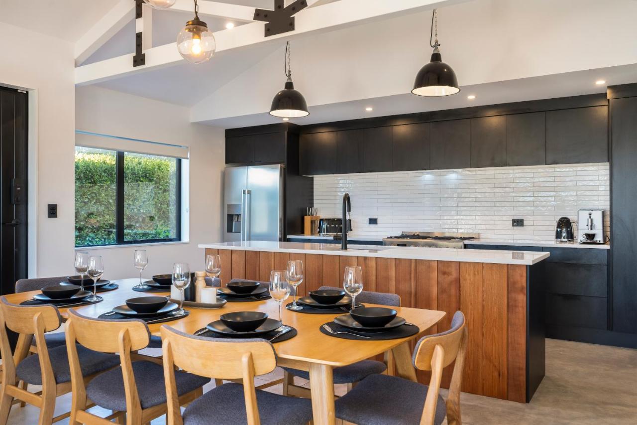 Black Barn Modern: Luxe Martinborough Escape Ngoại thất bức ảnh