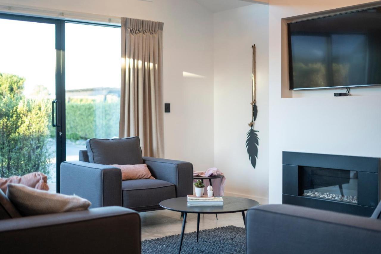 Black Barn Modern: Luxe Martinborough Escape Ngoại thất bức ảnh