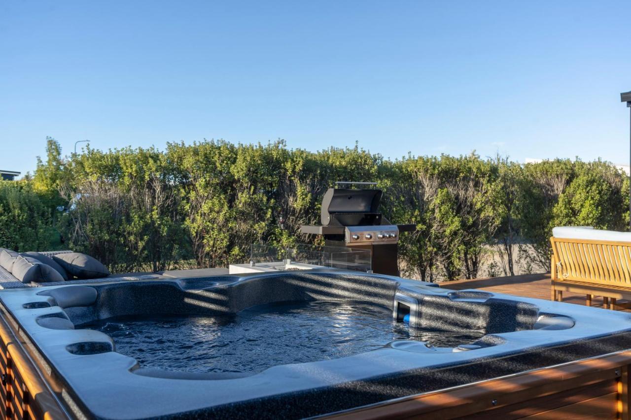 Black Barn Modern: Luxe Martinborough Escape Ngoại thất bức ảnh