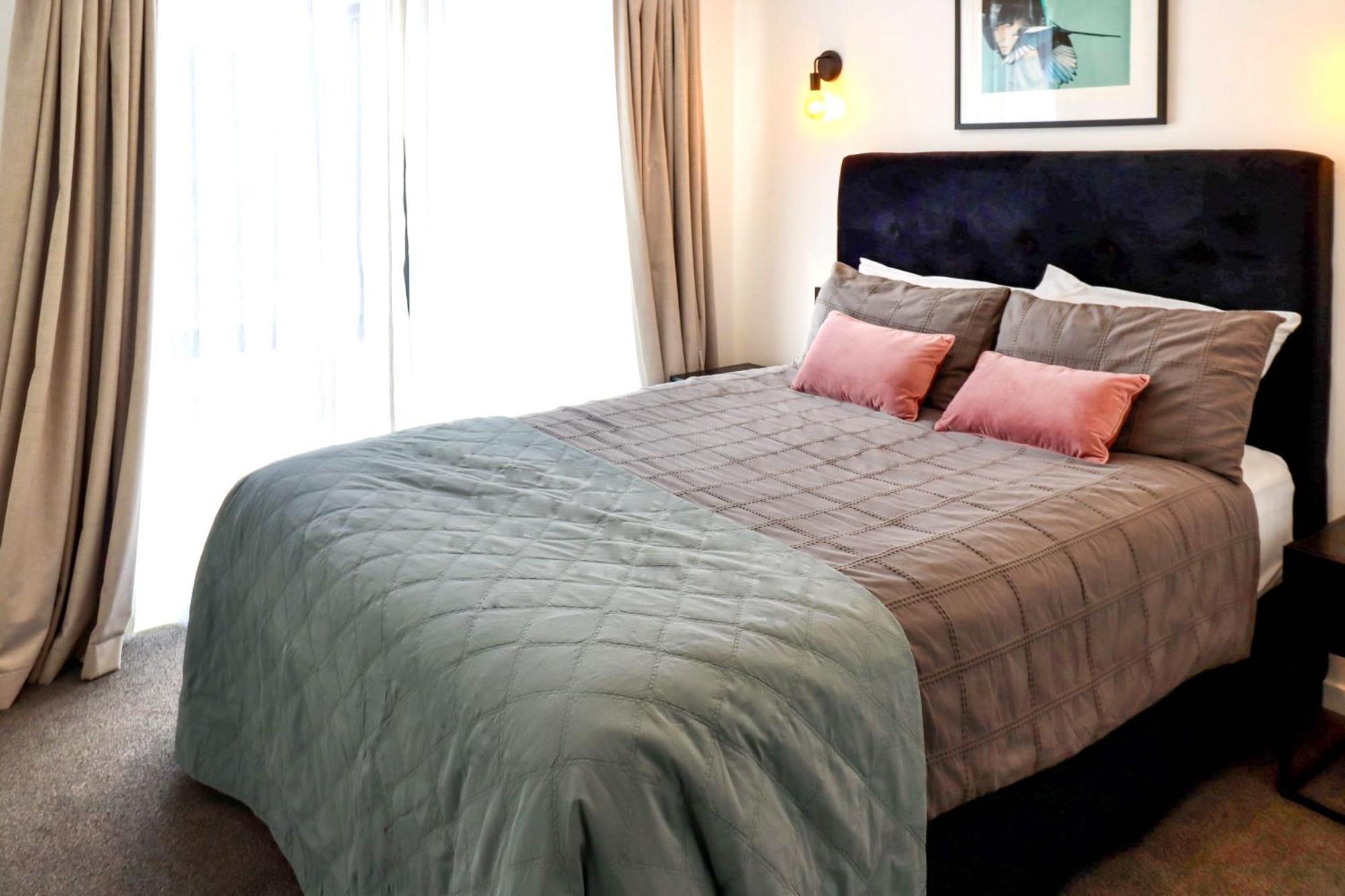 Black Barn Modern: Luxe Martinborough Escape Ngoại thất bức ảnh