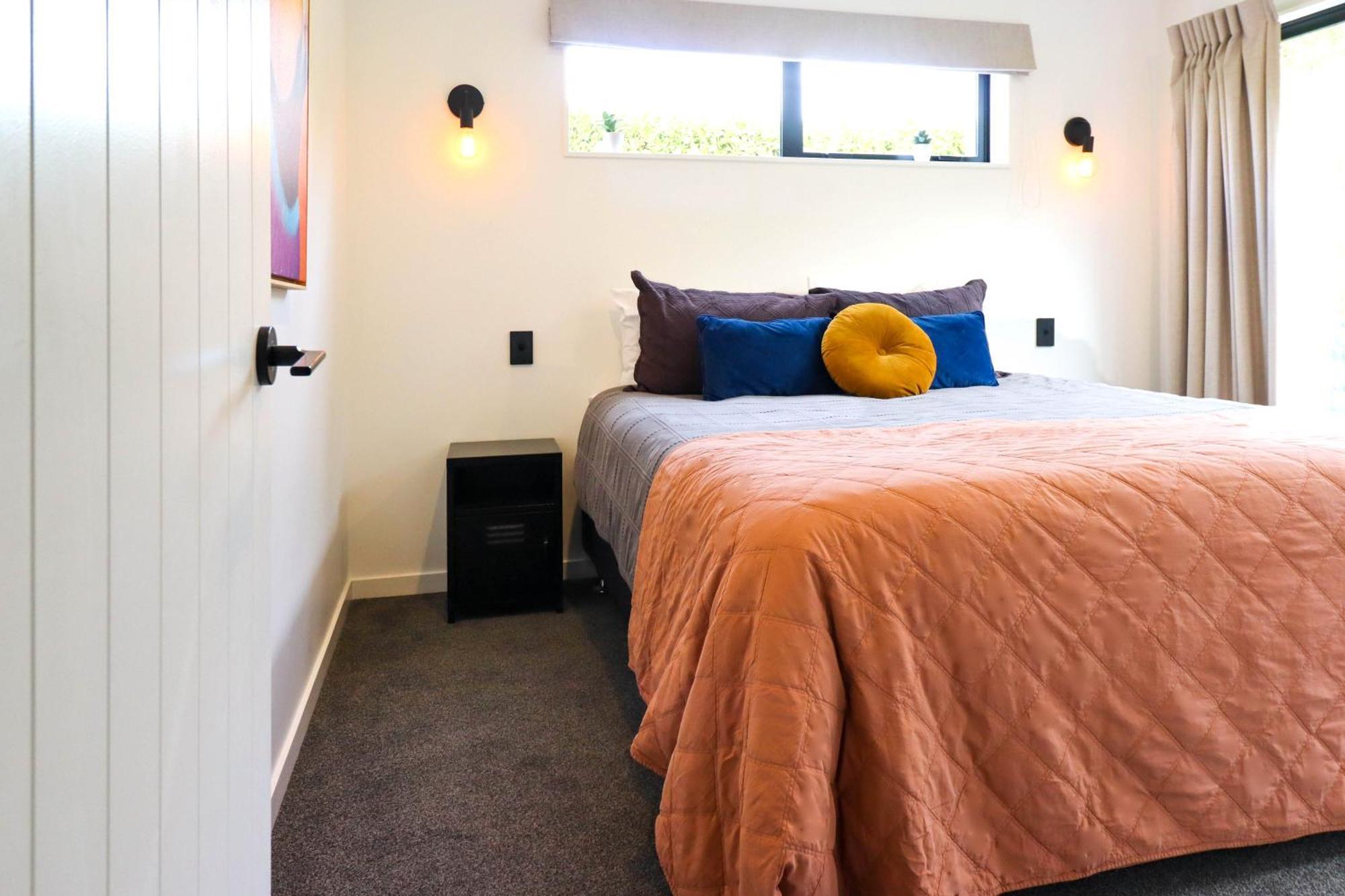 Black Barn Modern: Luxe Martinborough Escape Ngoại thất bức ảnh